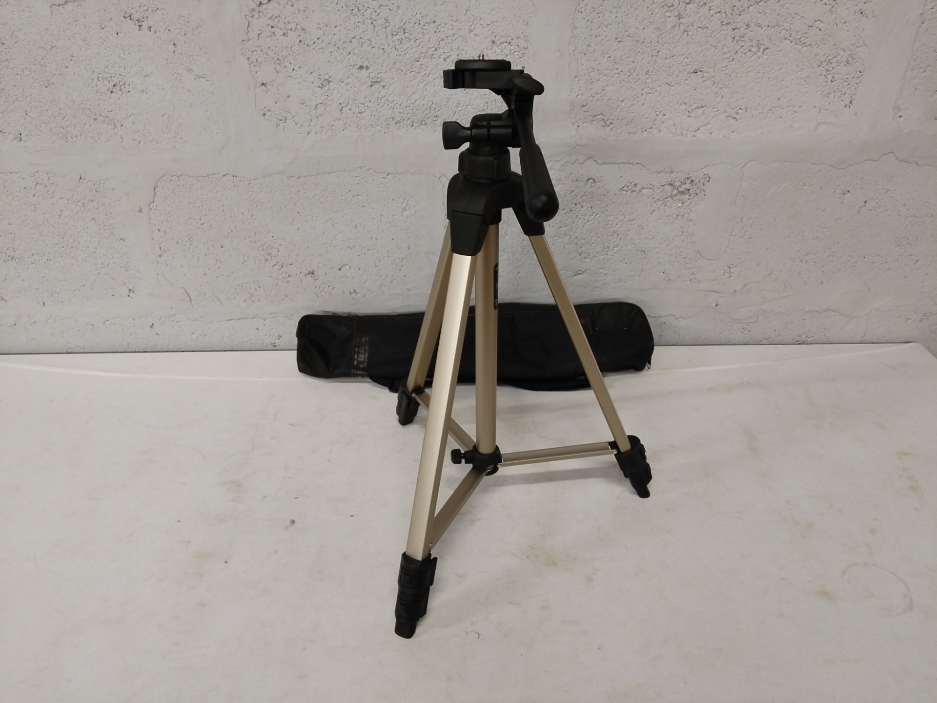 Takara TV-10993 Aluminium Camera Tripod with Pan/Tilt Head, Quick-Release Plate & Carry Bag