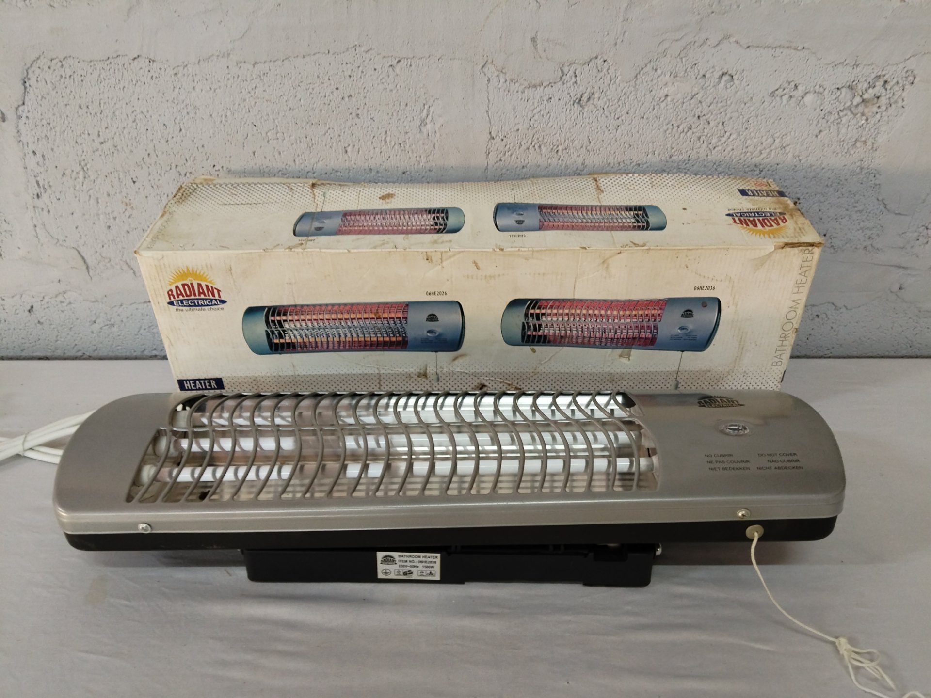 Radiant Electrical Bathroom Heater 06HE2036 — 1500W, Tested Working, Original Box