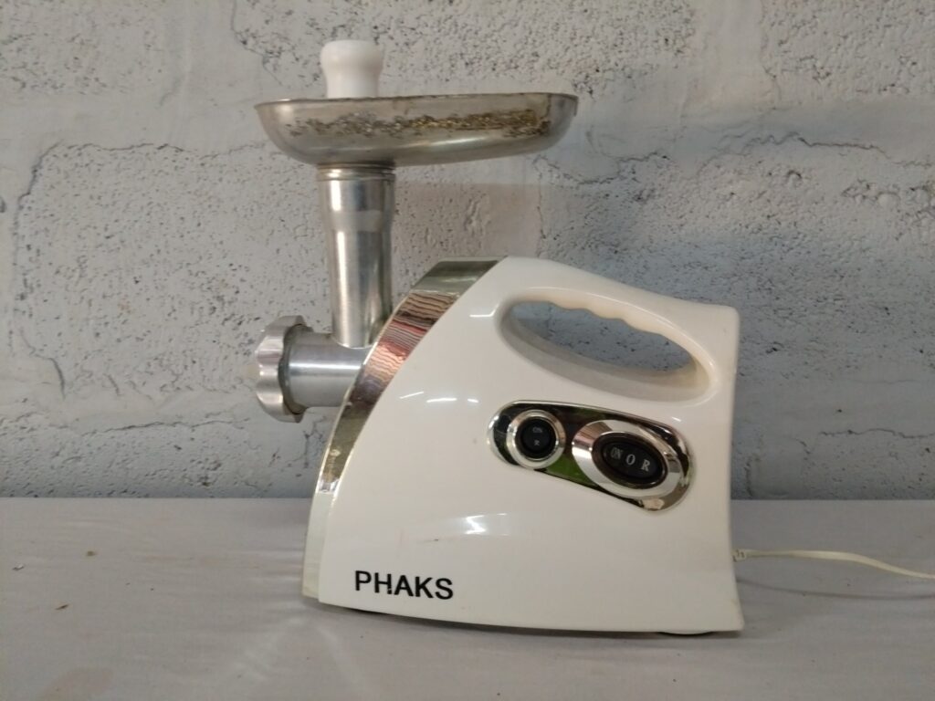 PHAKS Model 380 Electric Meat Grinder / Mincer — 2800W, working, used with cosmetic staining