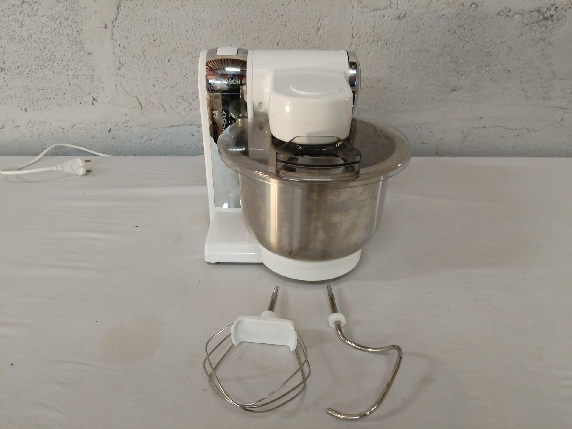 Bosch 600W Stand Mixer with Stainless Bowl & Attachments — Tested Working, Cosmetic Wear & Small Base Crack