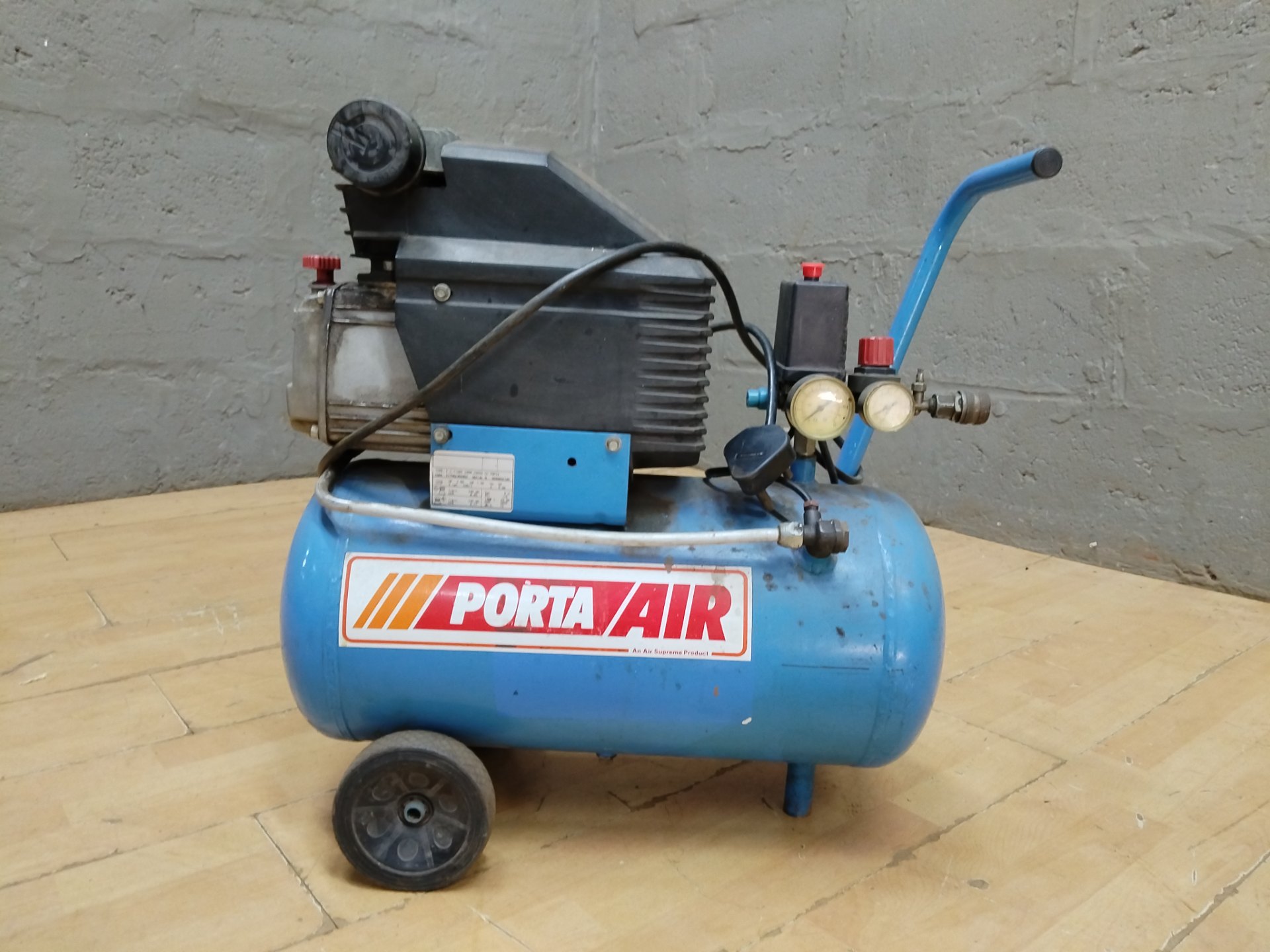 Porta Air portable compressor — Type E.C. TIGER 245M, 24L tank, regulator & gauges (working)