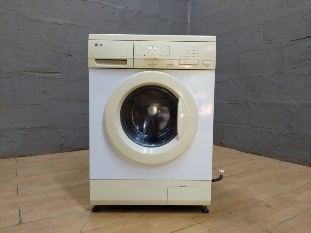 LG WD-80250NP front-load washing machine – drum intact, hoses & power lead included (NOT WORKING)