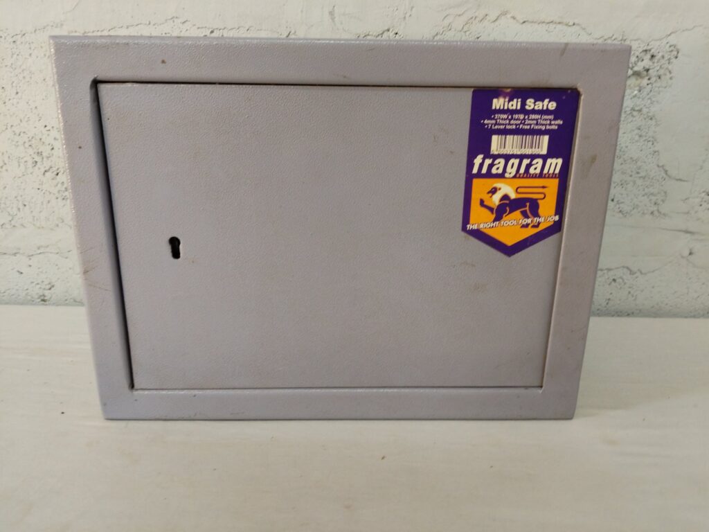 Fragram ‘Midi Safe’ small wall safe — compact used metal safe, 37 x 19 x 28 cm (no key, untested)