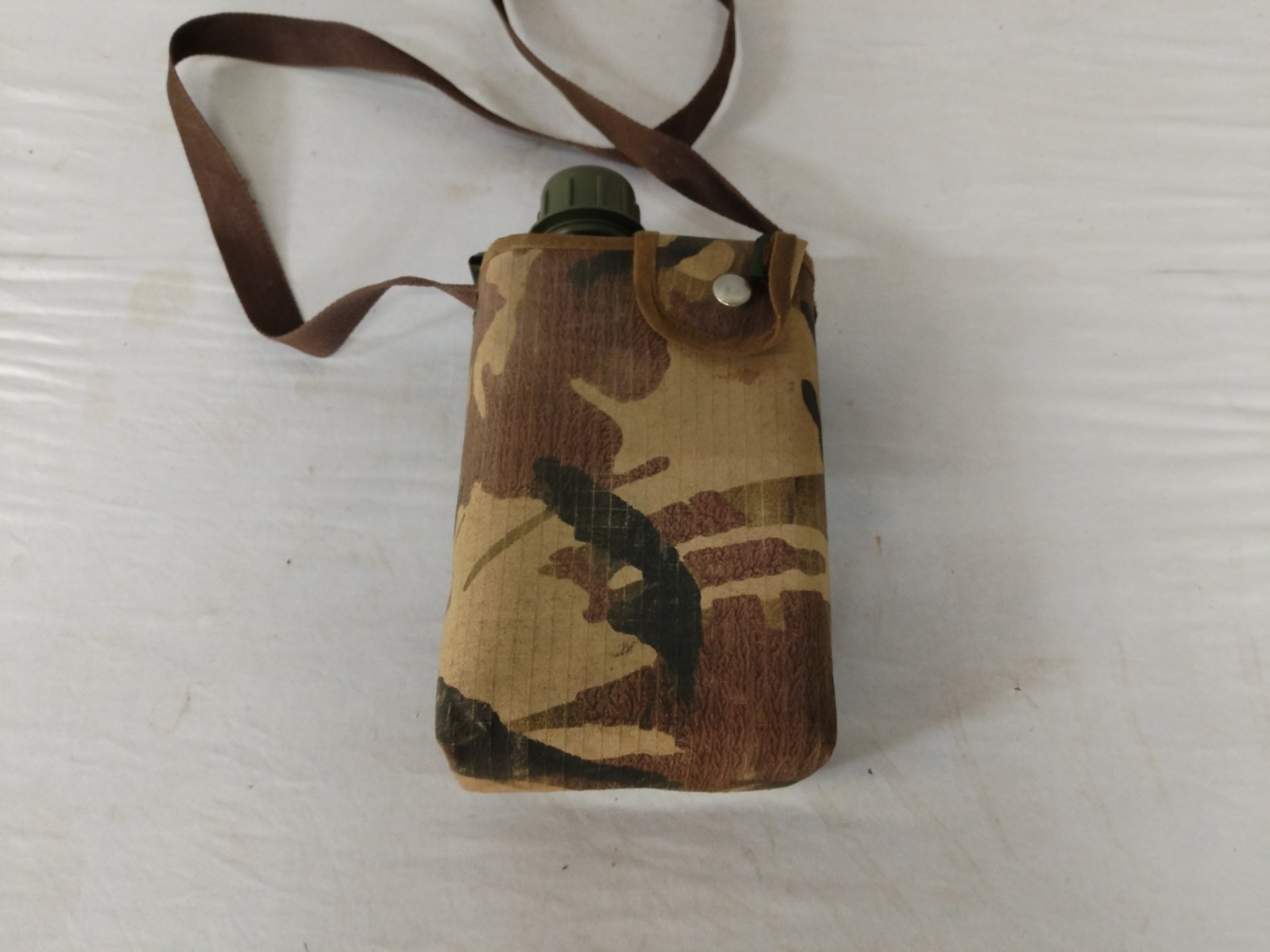 2L Plastic Canteen in Camouflage Cover — Tested Cap Seals, Strap Intact, Visible Cap Crack & Staining