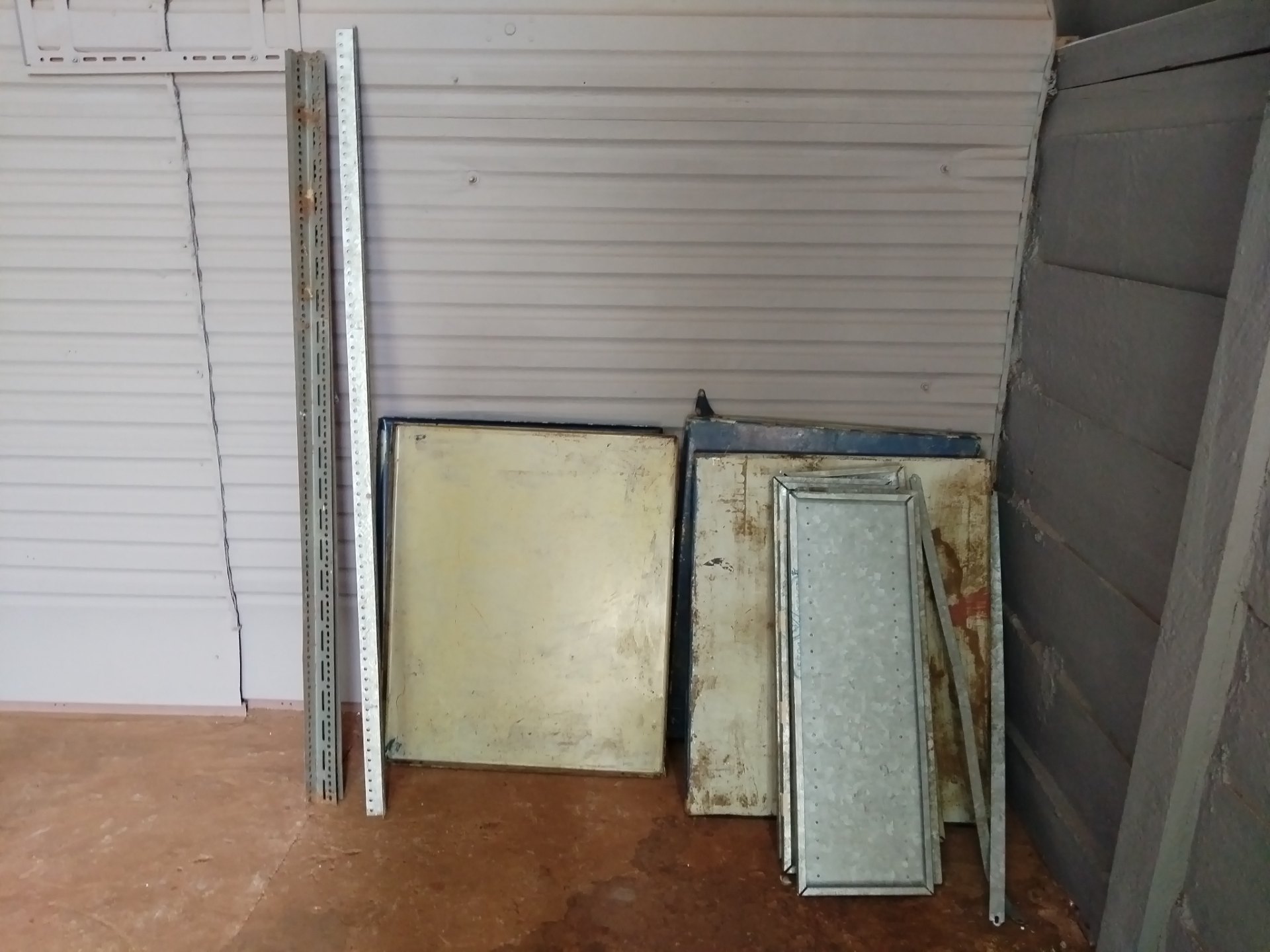 Mixed pallet-racking components – uprights, beams, shelf panels, brackets + bag of fixings (18pc)