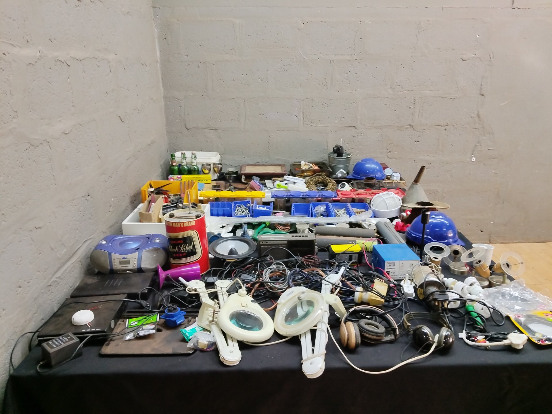 Mixed lot — Approx 100 small electrical parts, tools, lamps, cables & household items (declared Not working)