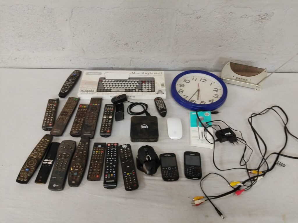 Lot: Assorted electronics & remotes – approx. 10 items (BlackBerry phones, OpenView STB, boxed mini keyboard, mouse, clock) — Not working / heavy wear