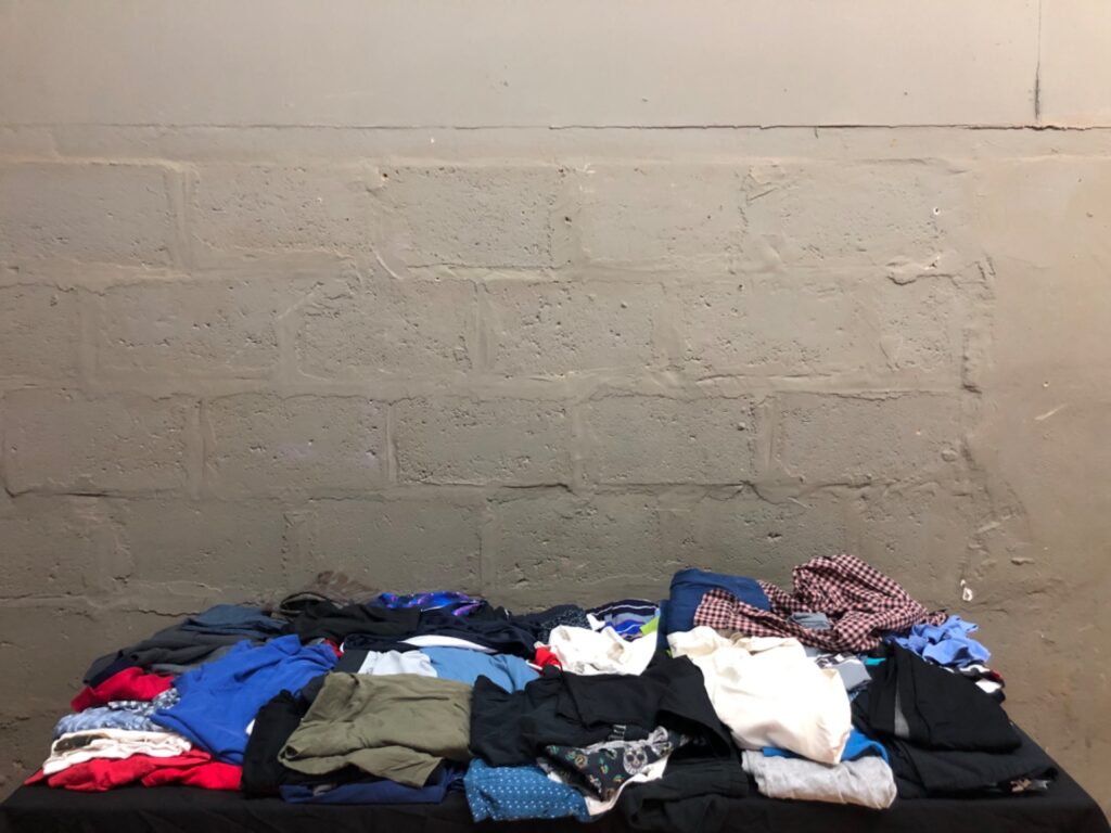 Lot of 30 Assorted Used Adult Clothing – mixed casual tops, hoodies, shirts & bottoms (REALman M visible)