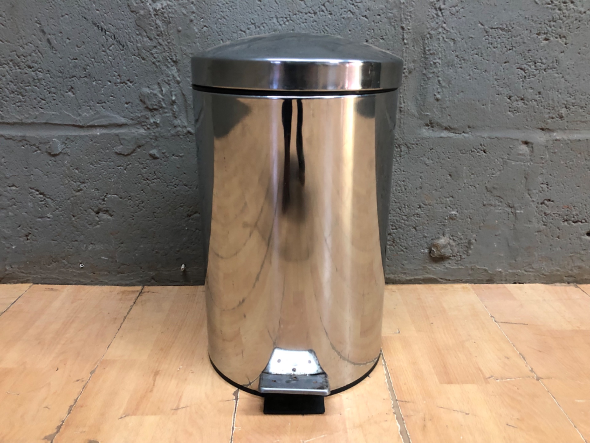 Small Stainless‑Steel Pedal Bin with Removable Inner Bucket — 40 × 24 cm, Used