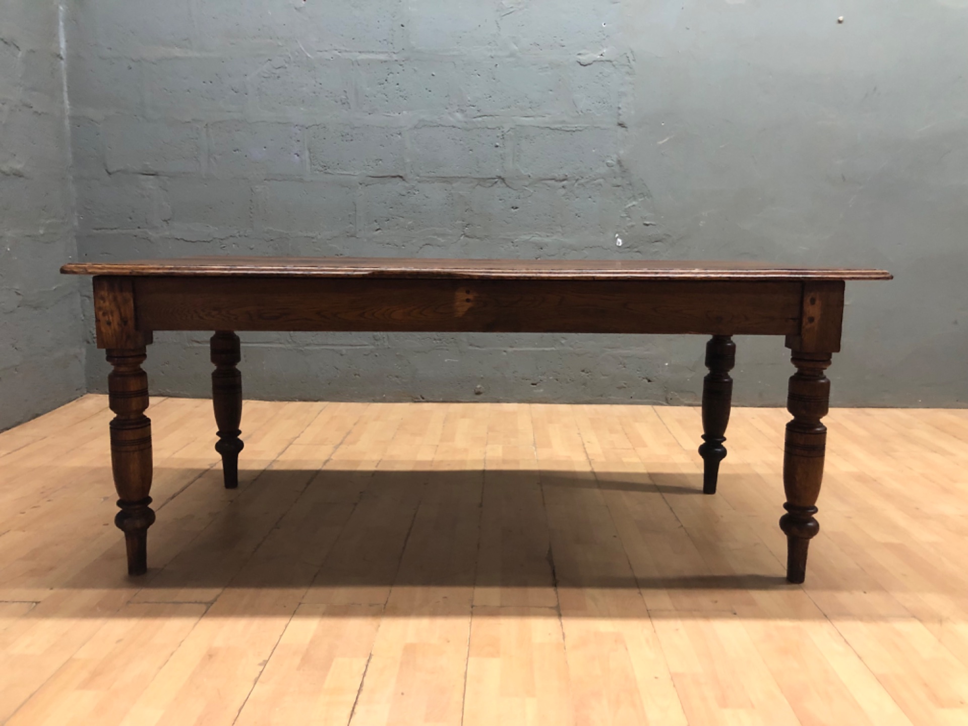 Large Solid-Wood Farmhouse Dining Table with Turned Legs — 182 x 88 x 75 cm (Worn Surface)