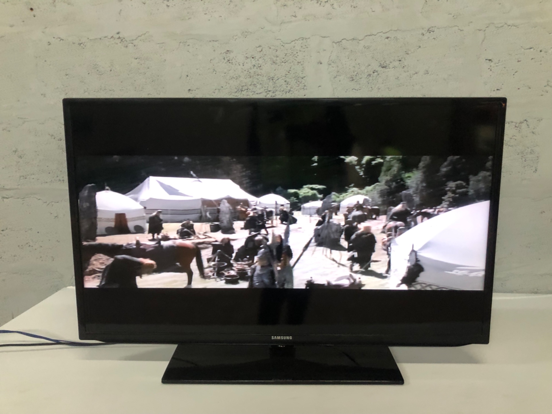 Samsung TV (labelled UA40EH5000) — working condition