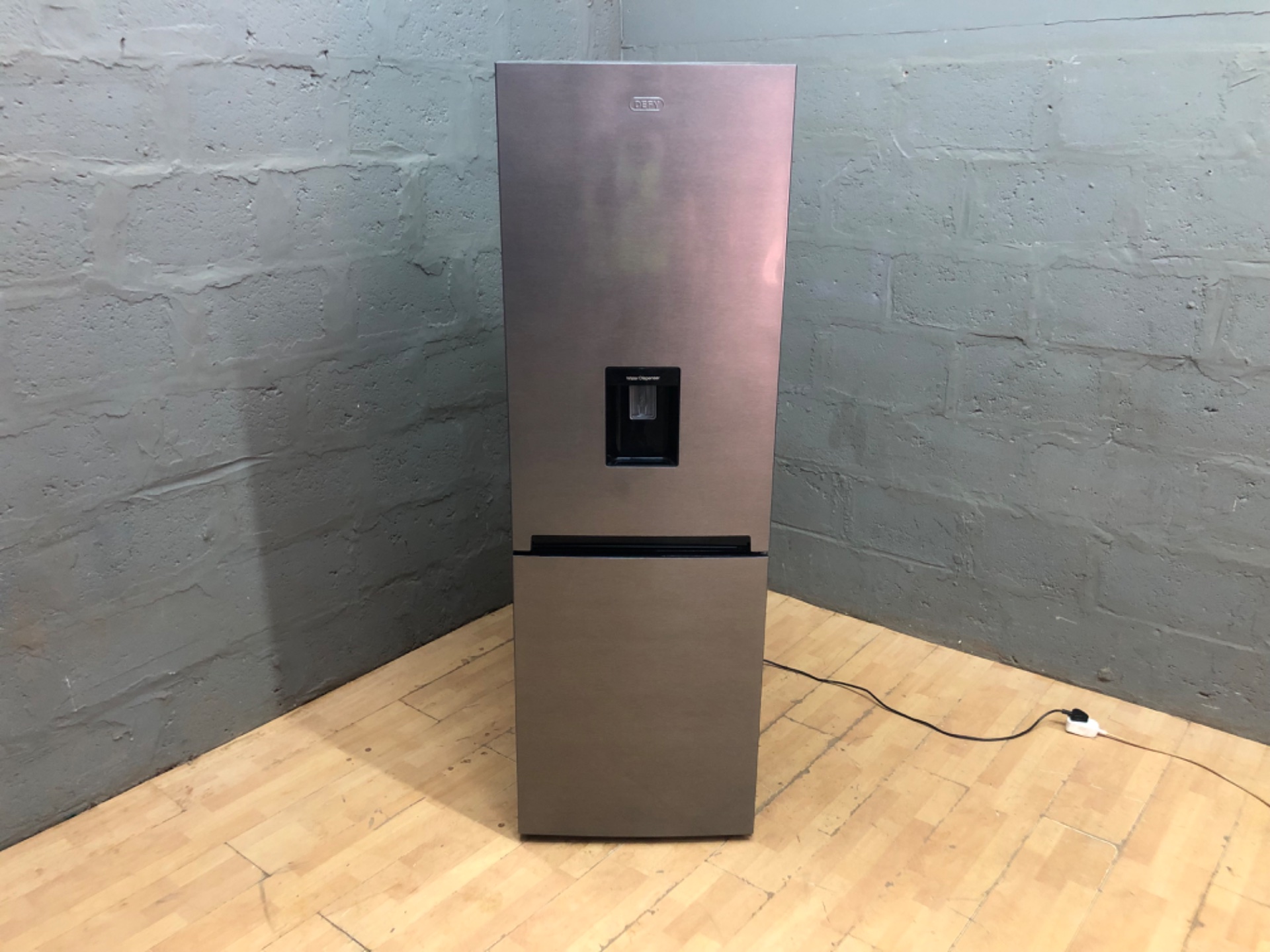 DEFY freestanding fridge freezer (bottom-freezer) with plumbed water dispenser – 182 x 61 x 59 cm – working