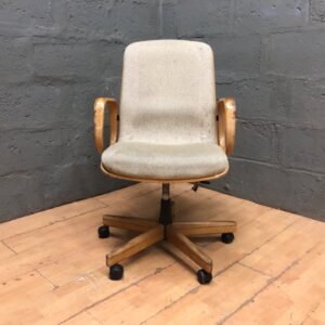 Bentwood‑frame swivel office chair with working height adjust & rolling casters