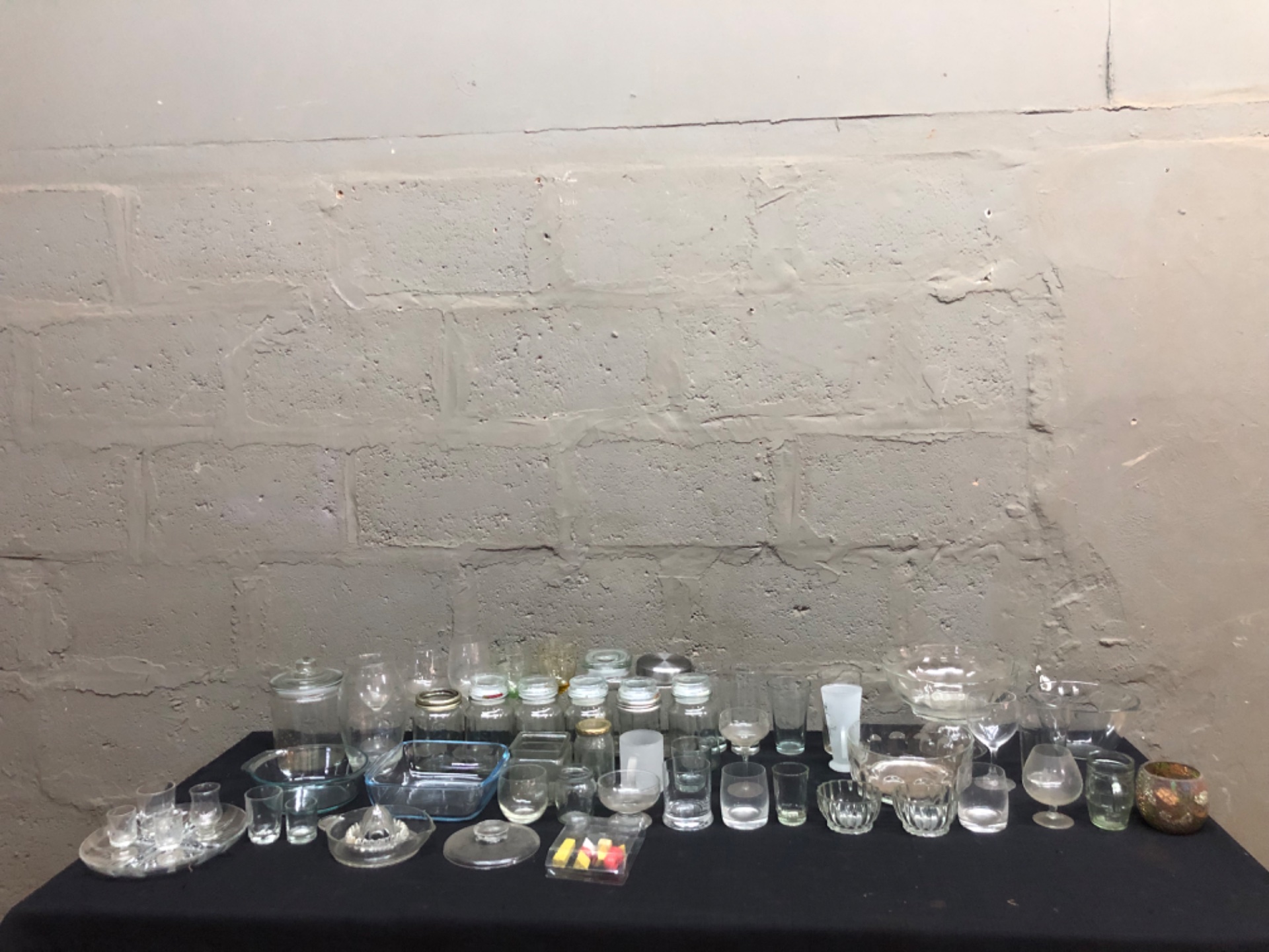 Mixed lot of 49 glassware & jars — assorted bowls, drinking glasses and mason jars