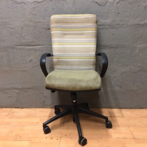 High‑back office swivel chair (tag reads 'CLOUD') — height adjustable, castors, padded back