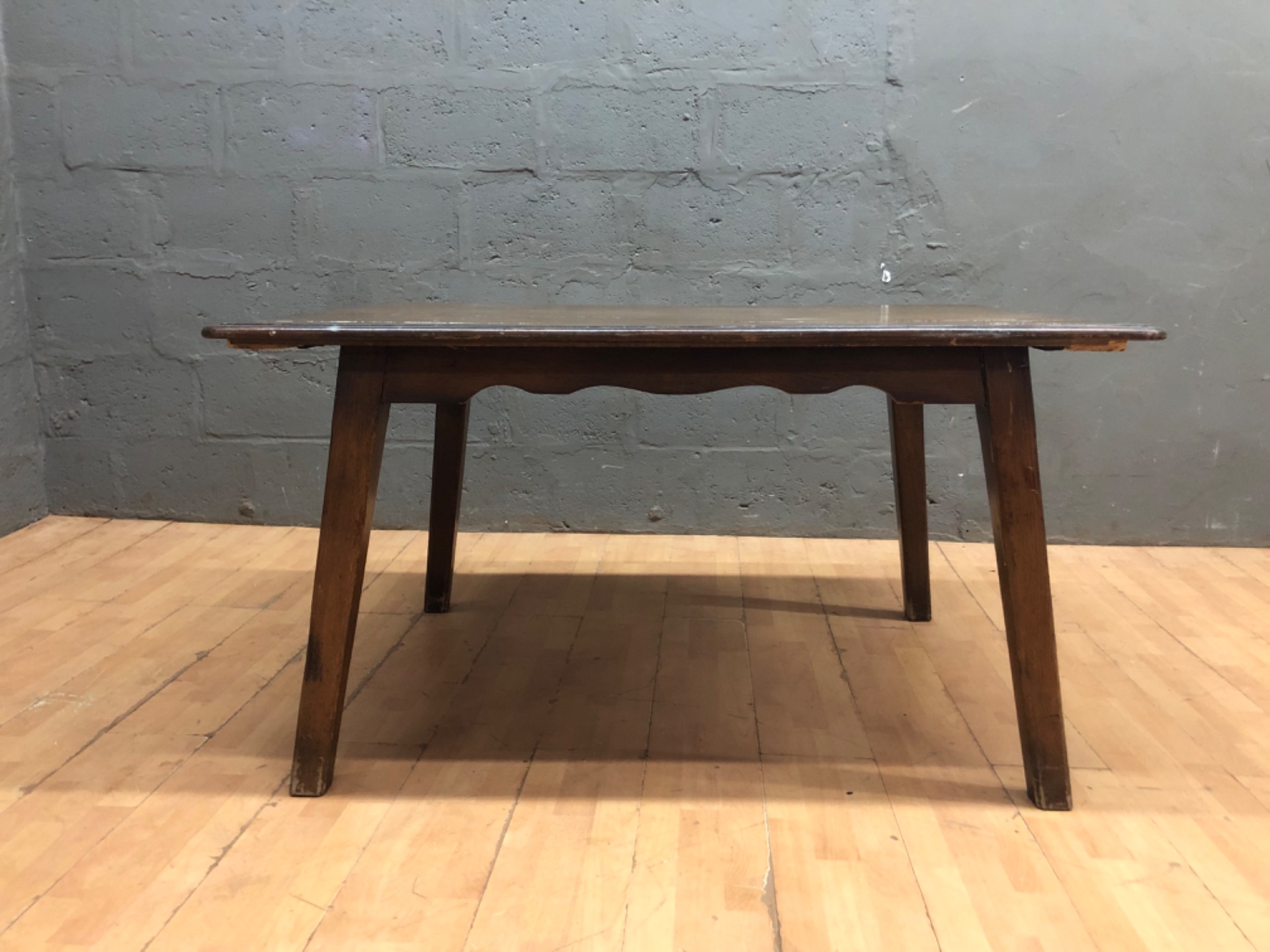 Solid wood rectangular dining table — 141 x 95 x 75 cm (used, surface wear & chips)
