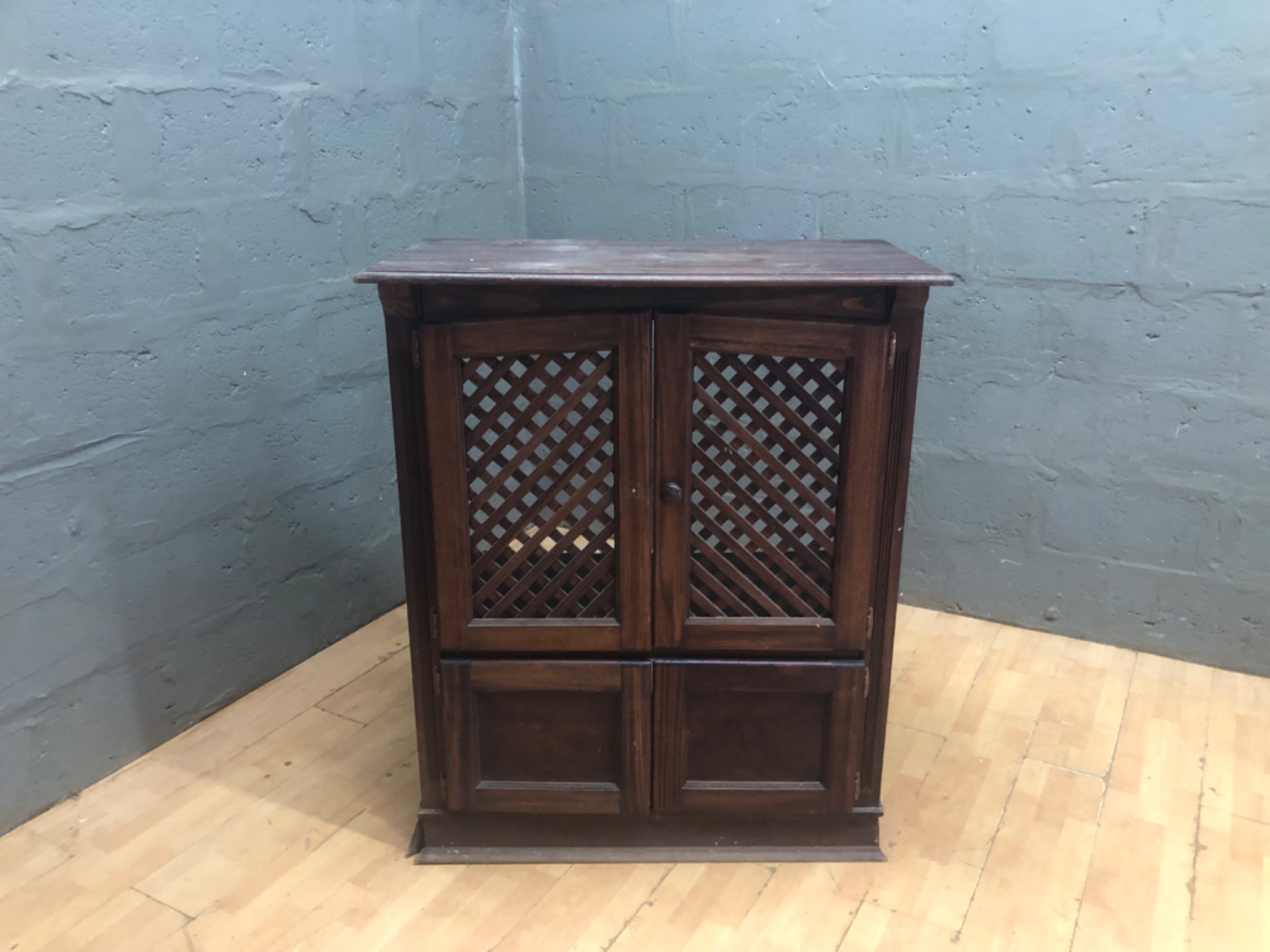 Dark wooden lattice-door cabinet — small side/linen cabinet, solid wood, 128 x 56 x 105 cm