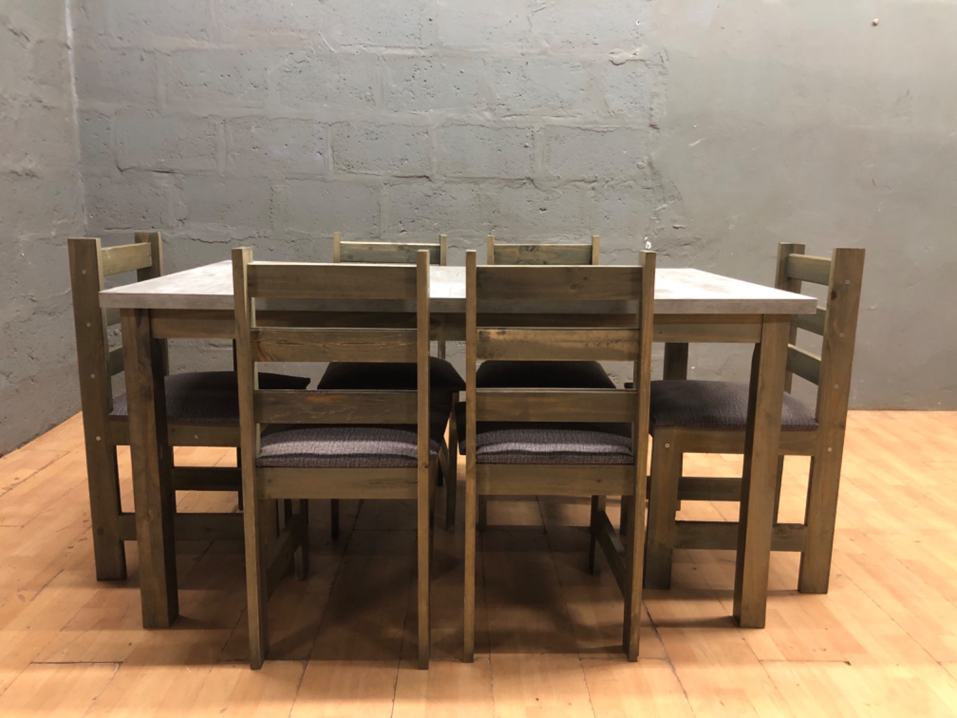 Rectangular dining table + 6 chairs — solid wooden frame, upholstered seats, marked tabletop (150 × 90 × 79 cm)