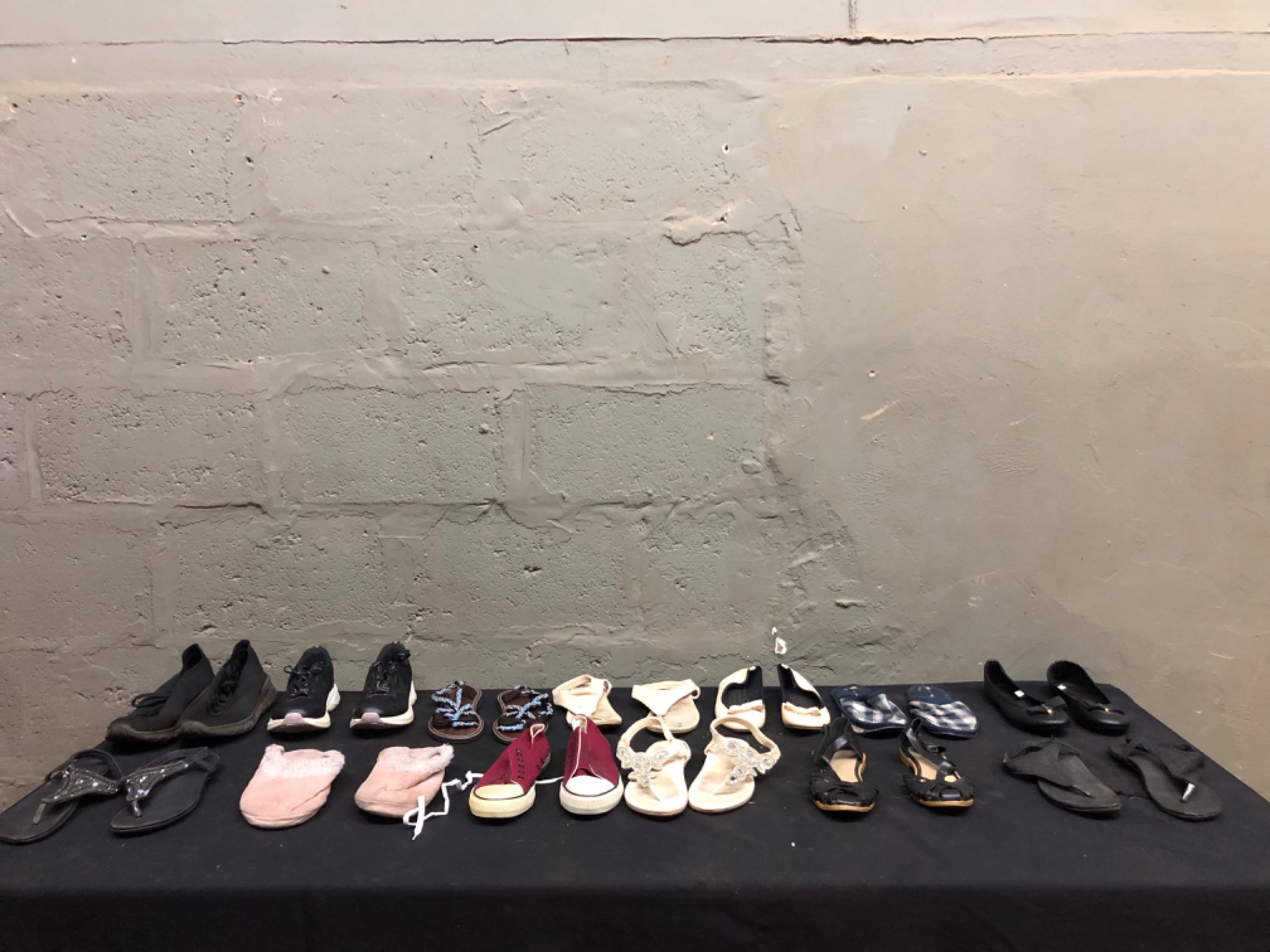 Mixed lot — 13 pairs used women’s shoes (sandals, flats, sneakers, slippers) — assorted sizes, visible wear