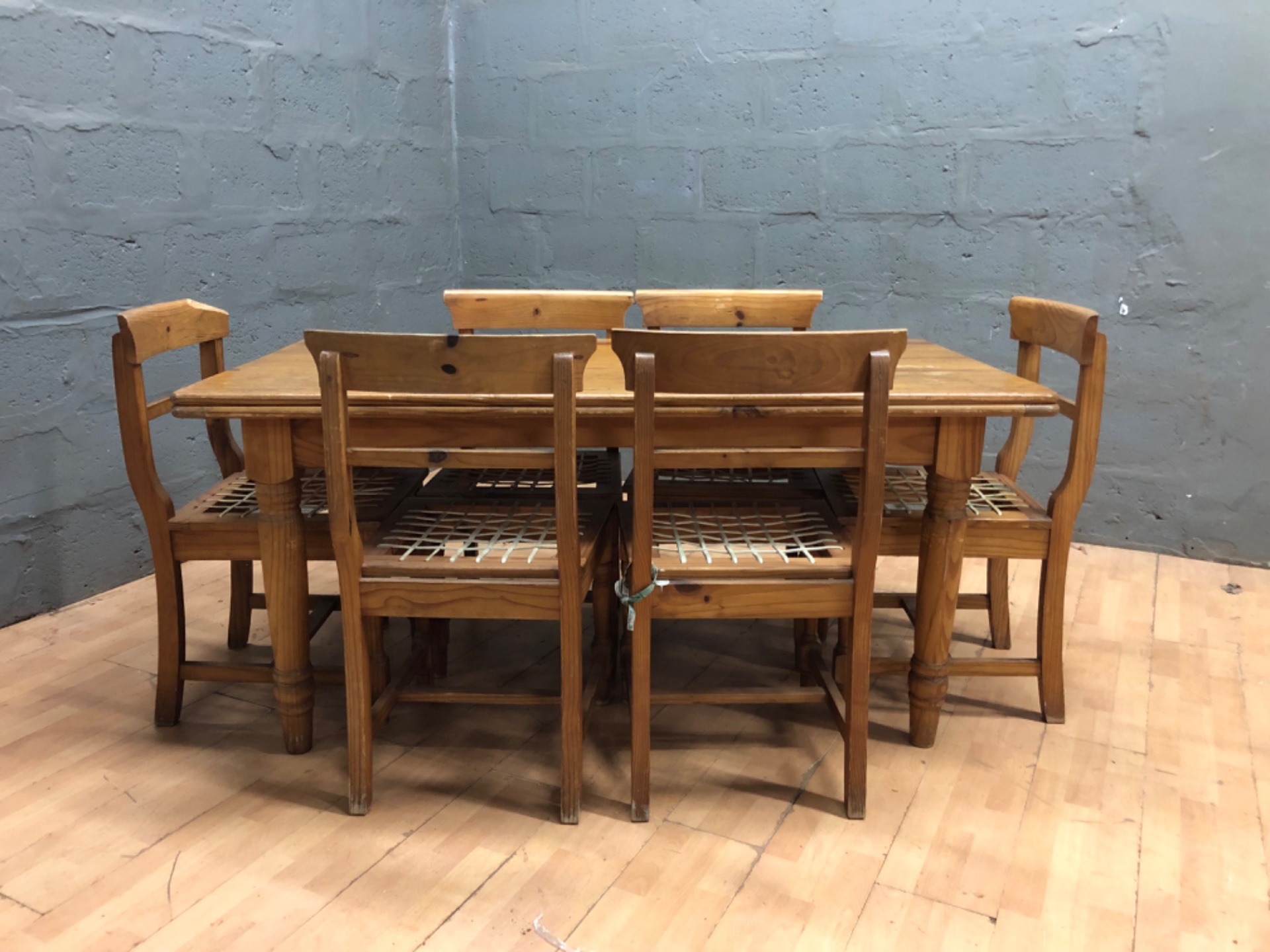 Solid-wood 6‑seater farmhouse dining table + 6 chairs — 166 × 90 × 78 cm, heavy surface wear