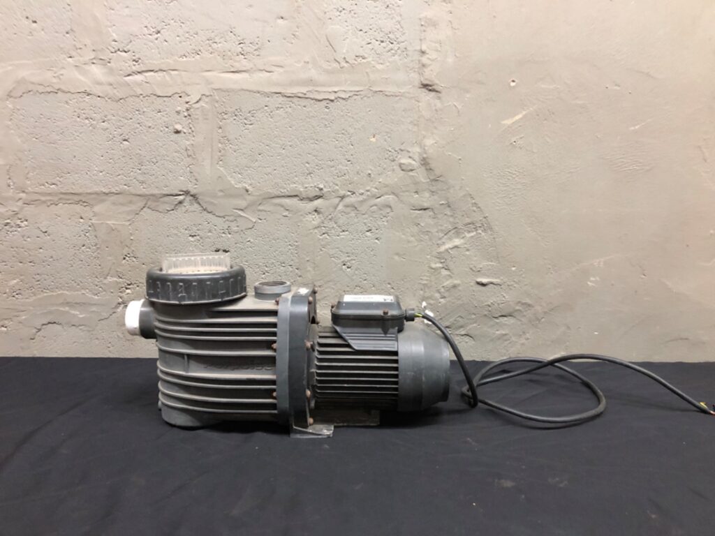 Speck Pumps ‘Aquadrive 1500’ pool pump (labelled 725STD-A2SX) — motor + wet-end, NOT WORKING
