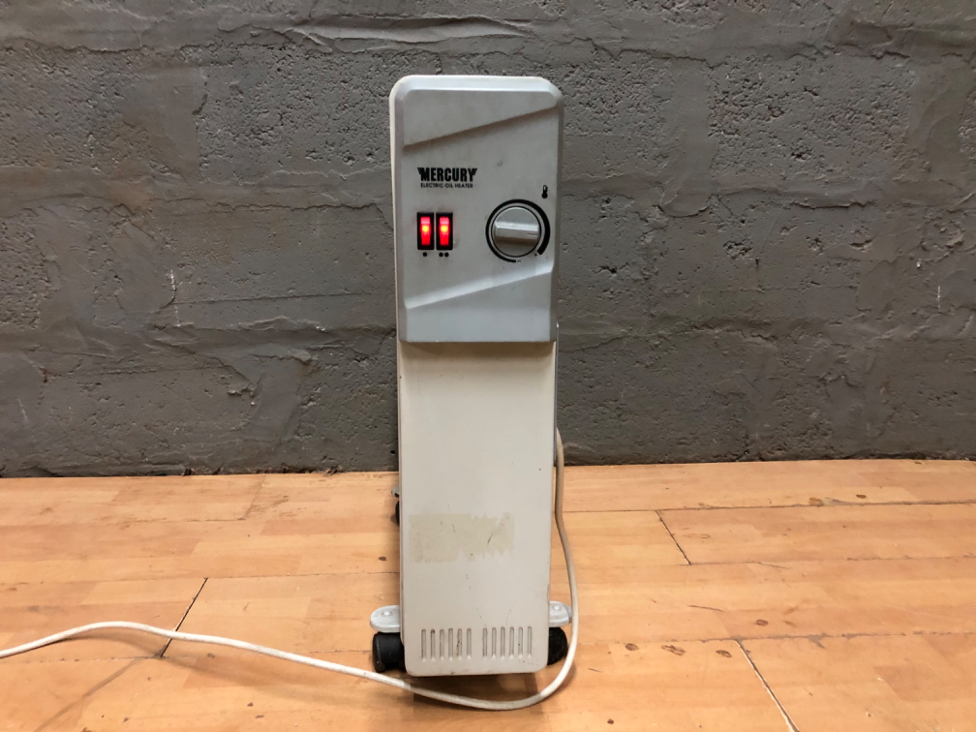 Mercury OH 012 MB Electric Oil-Filled Radiator Heater (1000/1500/2500W) — Working