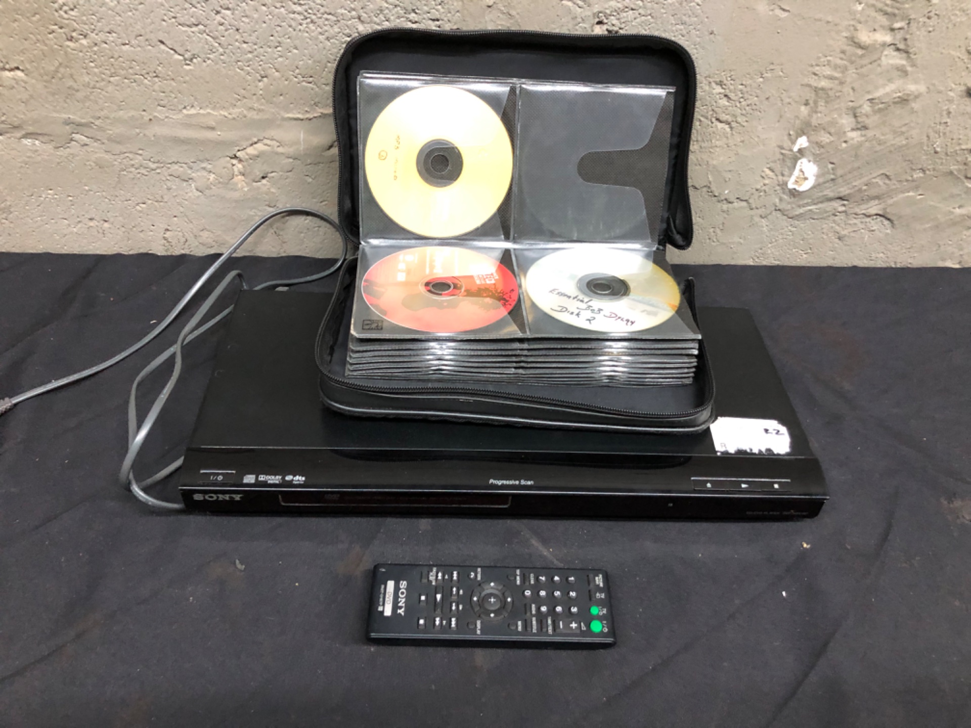 Sony DVP-NS518P DVD/CD Player + Remote, Power Lead & Zipped CD Wallet (Not Working)
