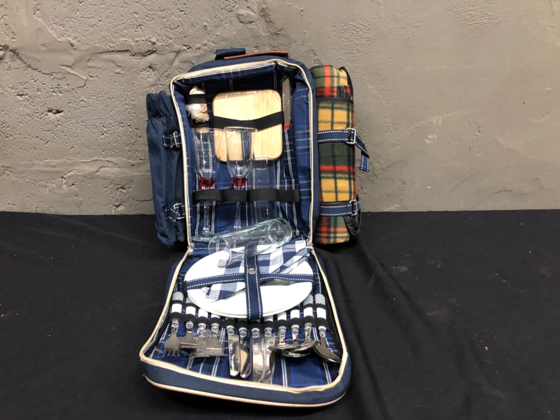 Canvas and Tent Picnic Backpack Kit — Complete 4‑Place Setting with Blanket, Cutlery, Glasses (Used)