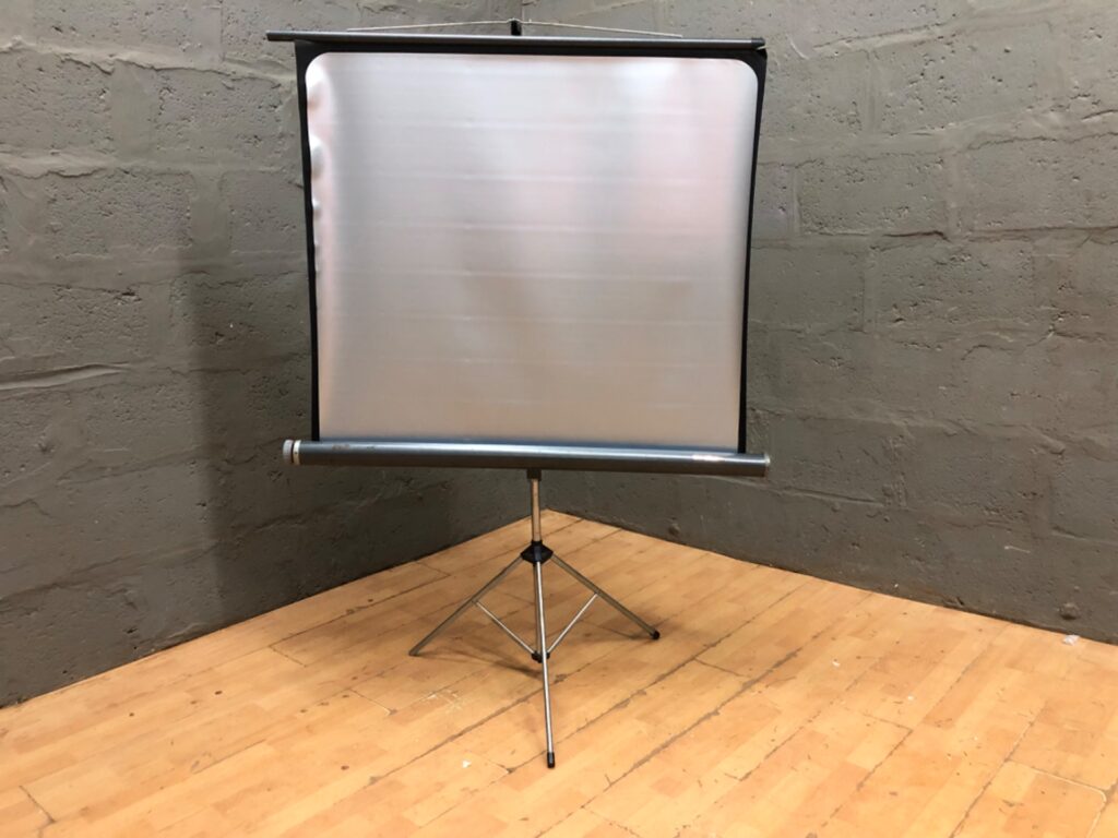 Portable Tripod Pull-down Projection Screen — Retracts Smoothly, 155 x 160 cm (used)