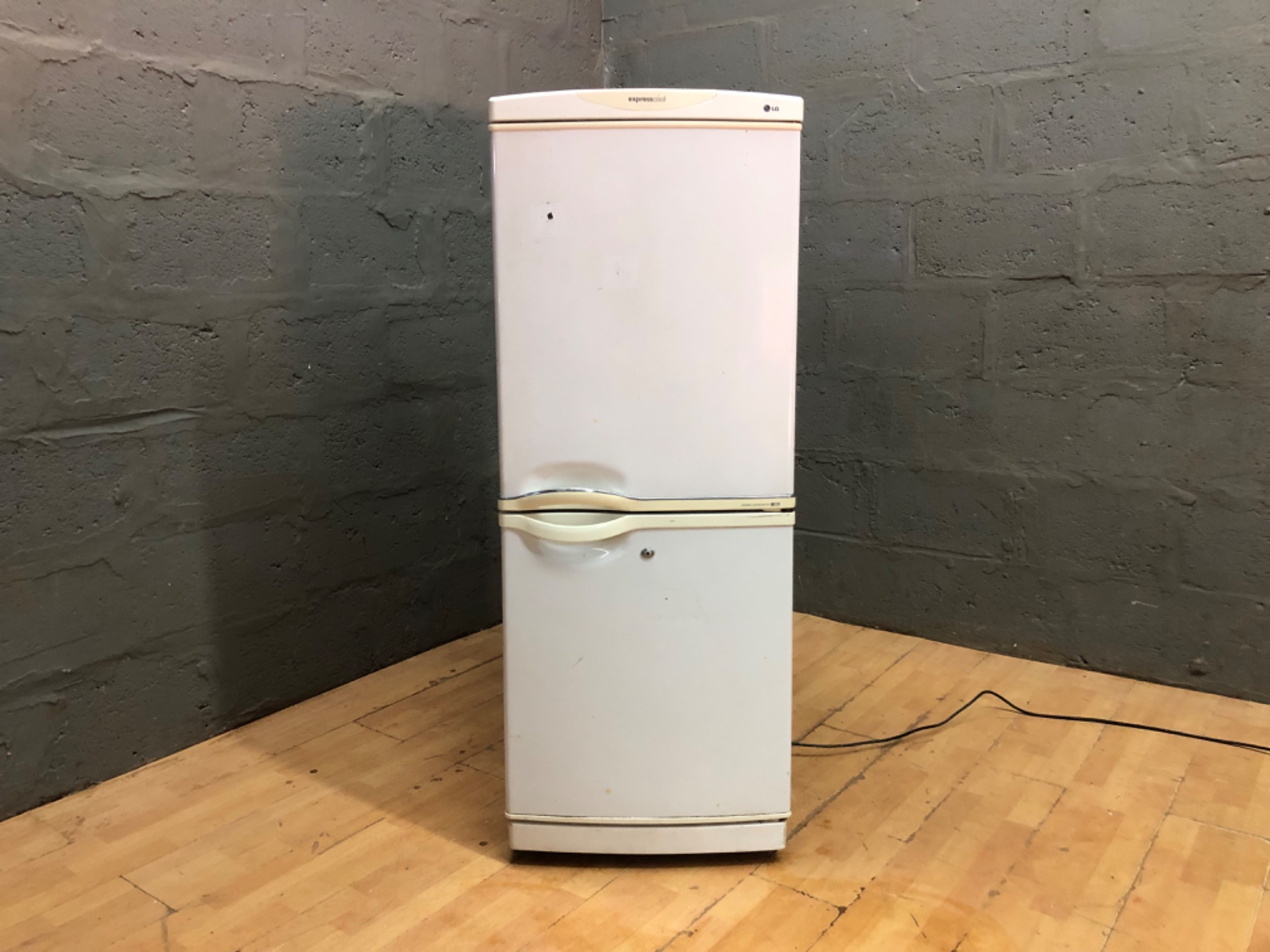 LG GR-249VV Upright Fridge/Freezer — 141 x 58 x 55 cm, Working, Cosmetic Wear & Dent