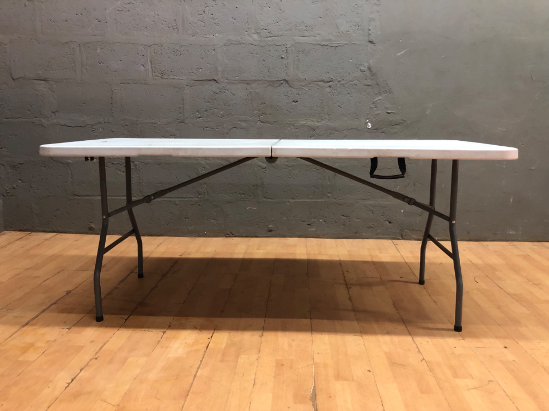Folding Plastic Banquet/Camping Table 180 x 75 x 74 cm – White, Metal Legs, Carry Handle
