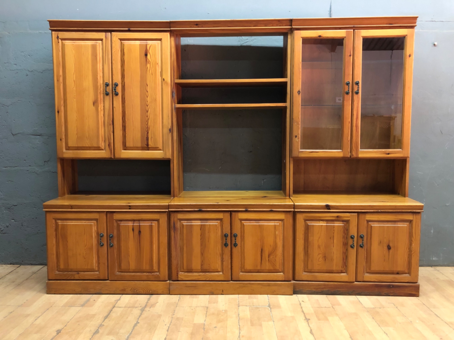 Large Pine 3‑Section Wall / Display Unit with Glass Shelves and Working Keys (185 x 250 x 53 cm)