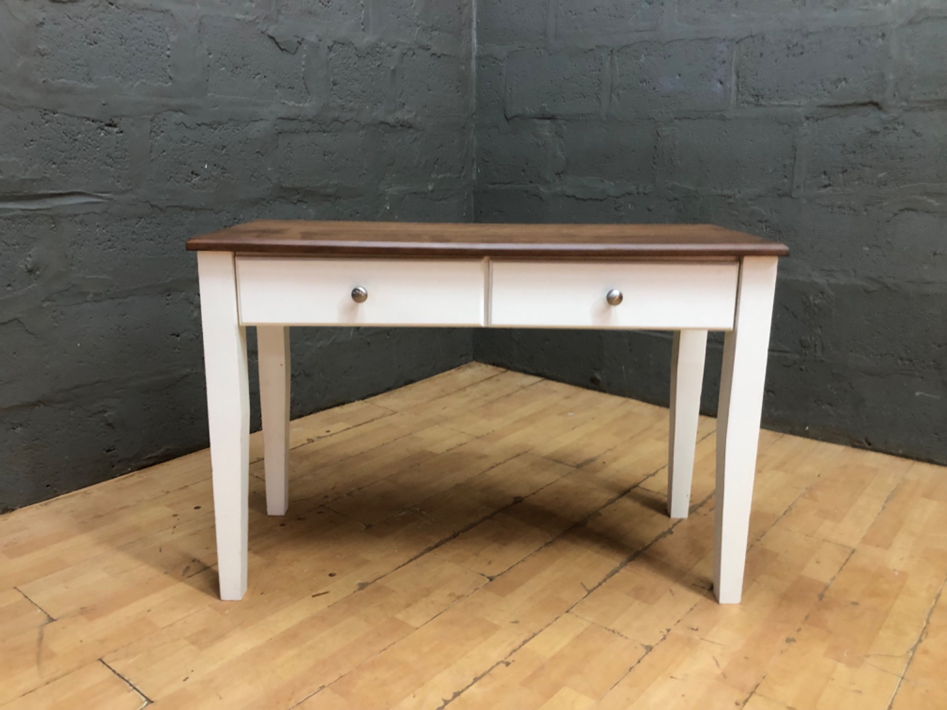 Small two-drawer console table / desk — stained wooden top, white painted base (114 x 47 x 78 cm)