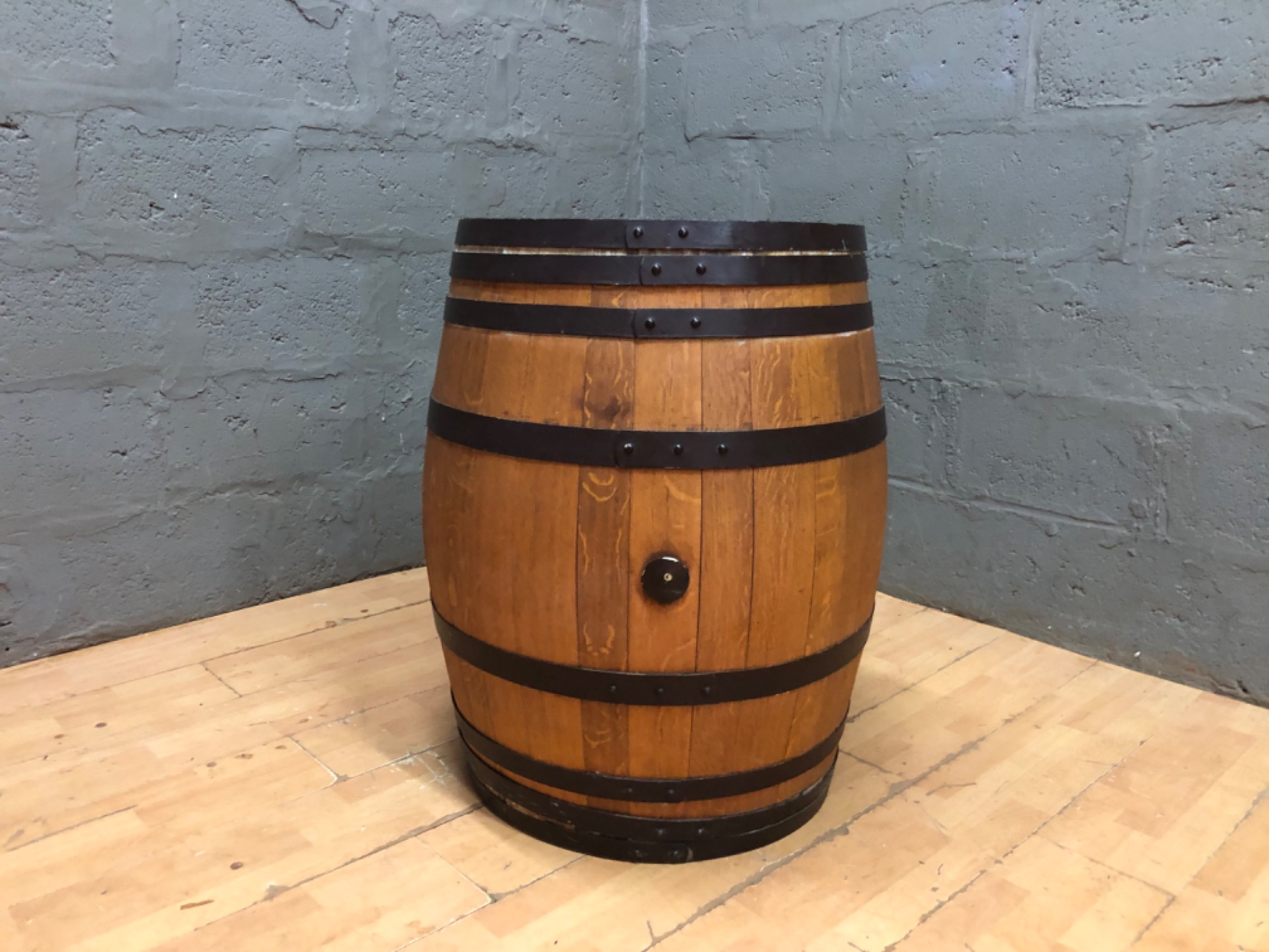 Wooden staved barrel with metal hoops & side bung — H 88 cm x Ø 60 cm