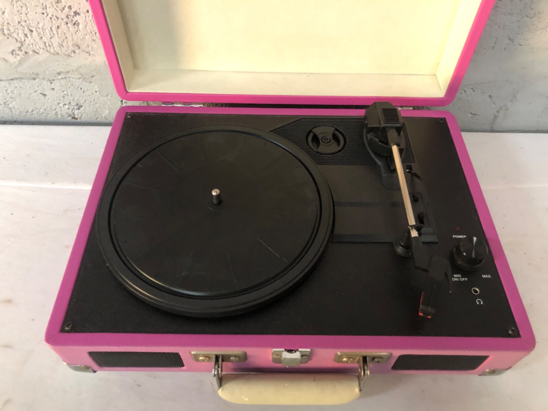 Pink Crosley Suitcase Portable Turntable — Built-in Speakers, RCA/AUX Line-Out — Worked Last Time (No Power Cable)