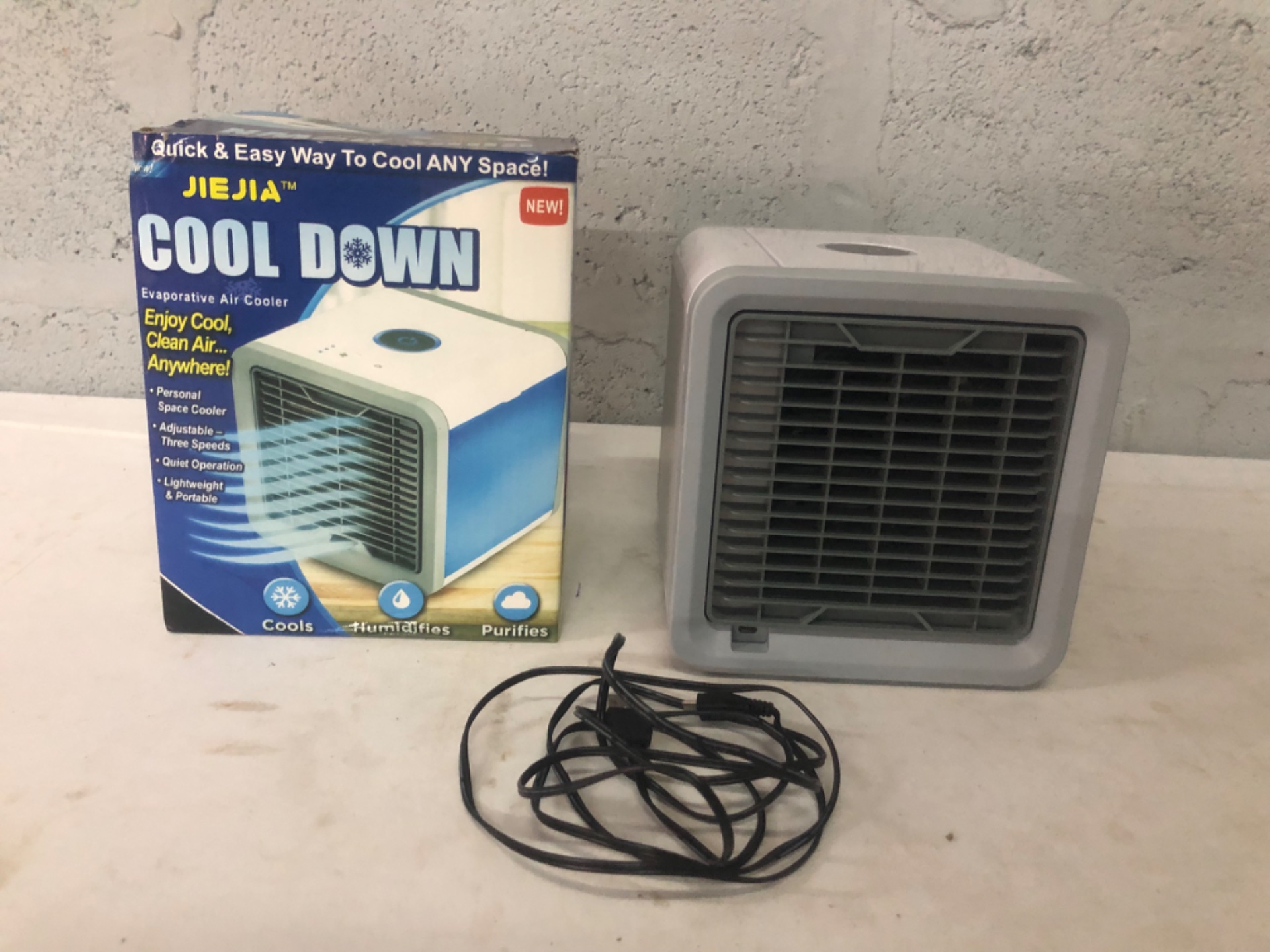 JIEJIA “Cool Down” personal evaporative air cooler — USB powered (working, 17 x 18 x 17 cm)
