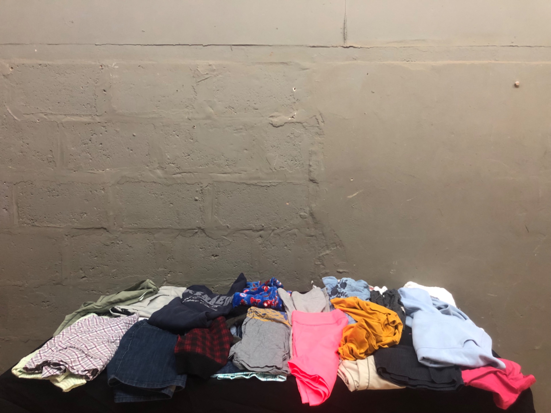 39-piece mixed clothing lot — assorted tops, hoodies, jeans, leggings & pajamas (Jeep M, Cherokee 14 visible)