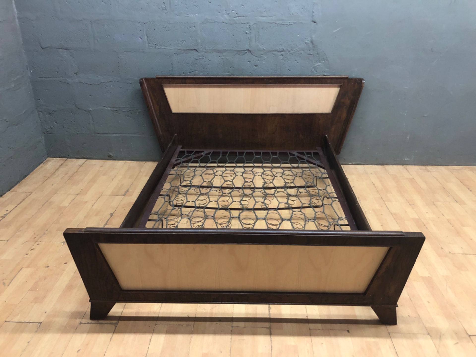 Double bed frame with angled headboard and coil-spring support — 199 x 199 x 86 cm
