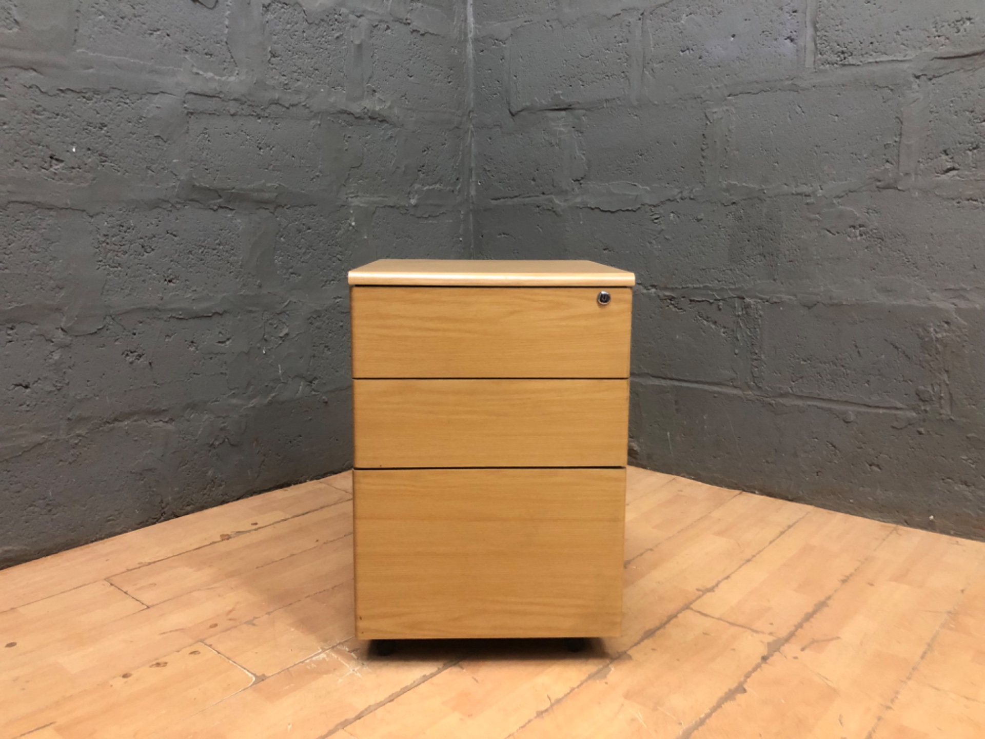3‑Drawer Mobile Pedestal – Light Beech Finish, Castors, Lock (No Key)