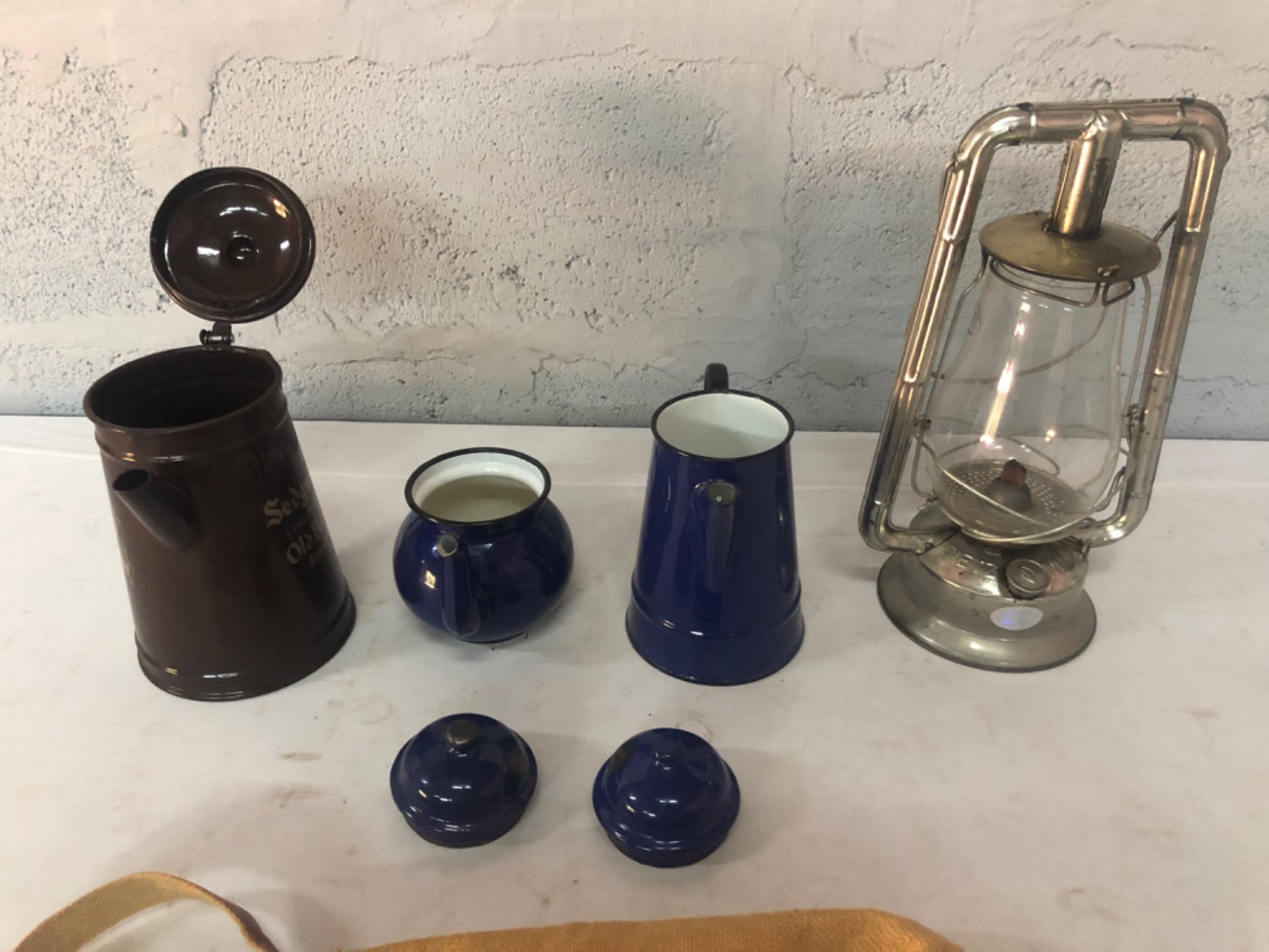 Mixed lot: vintage fuel lantern + blue enamel teapots & brown lidded pot — 5 items