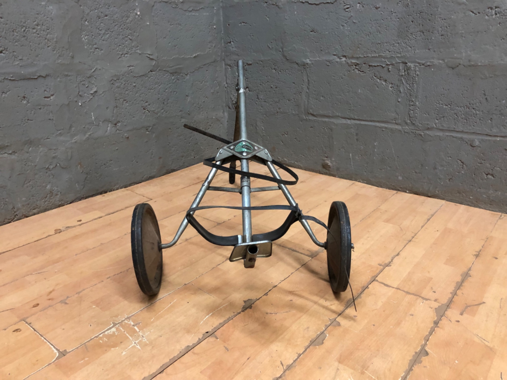 AJAY Roll King manual golf push trolley – folding frame, tested wheels & latch (worn)
