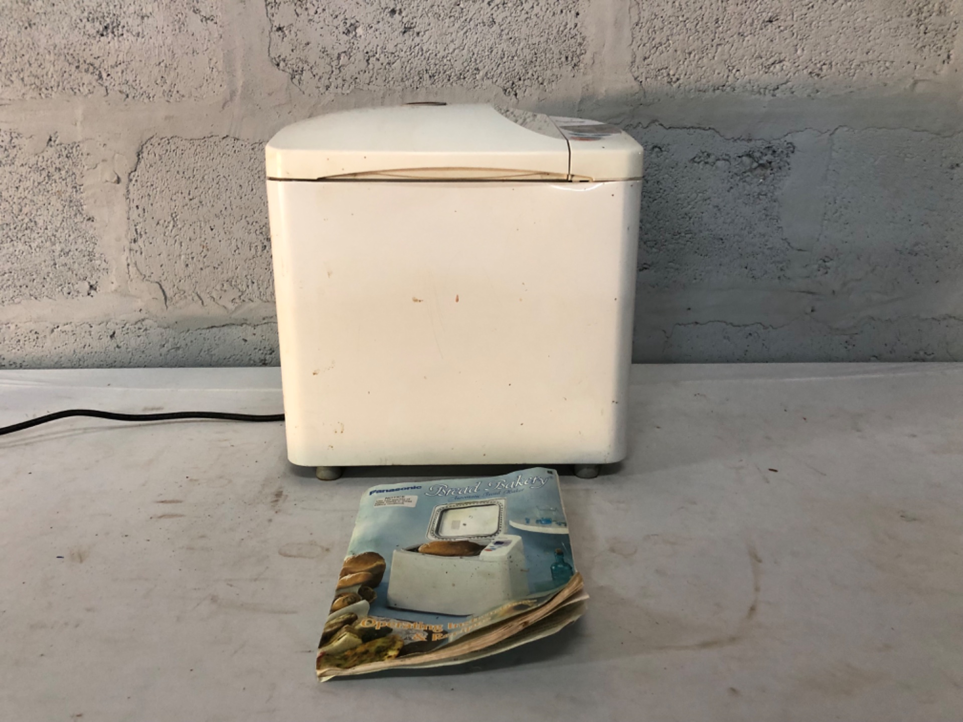 Panasonic SD-251 Automatic Bread Maker — tested working, pan + paddle + manual, heavy use