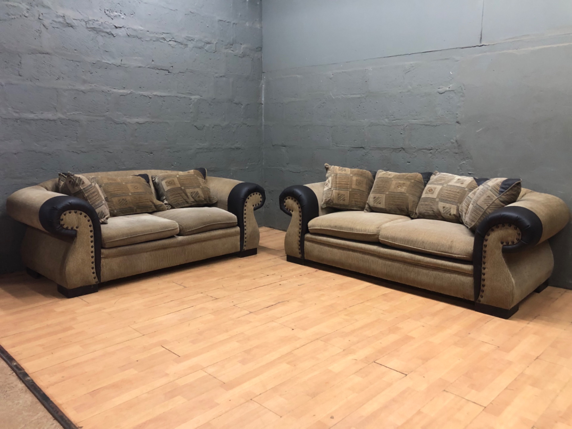 Pair of 2-seater upholstered sofas with 7 loose scatter cushions