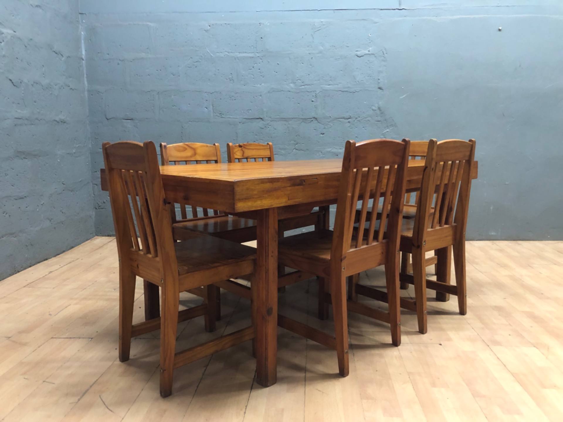 Solid-wood 7-piece dining set — table + 6 chairs, 173 x 101 x 78 cm (used, repaired corner)