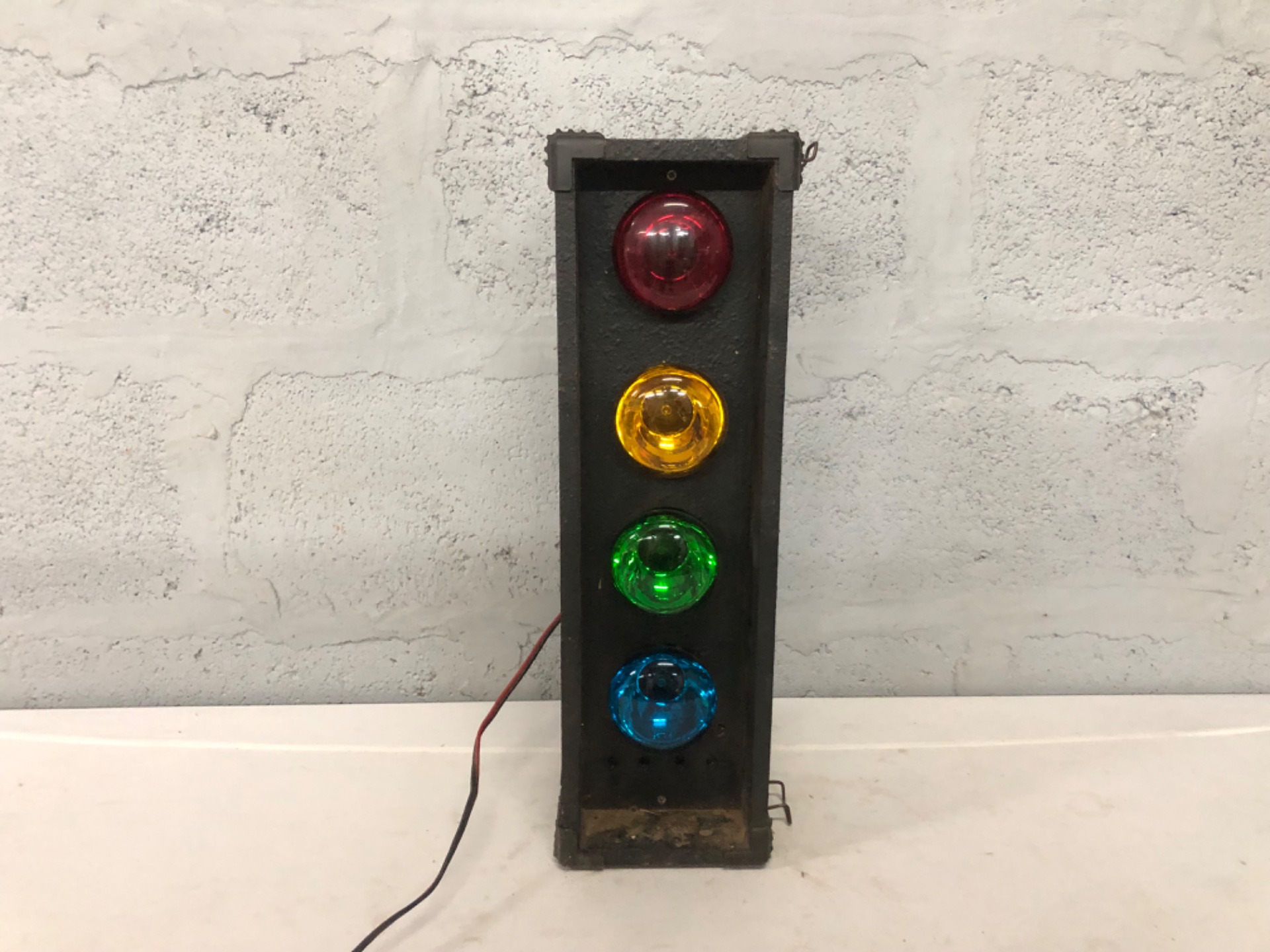 Vertical 5‑Lens Traffic / Signal Light — Mains Powered, Tested