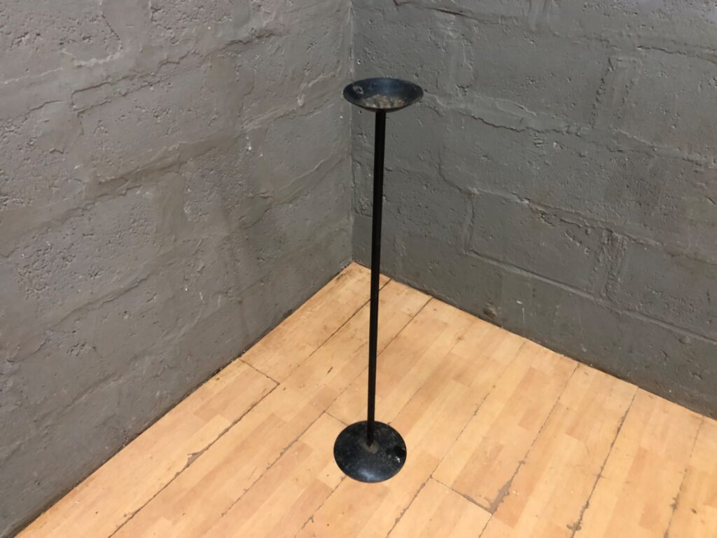 Tall freestanding black metal ashtray stand – 110 cm, fixed dish, weighted base