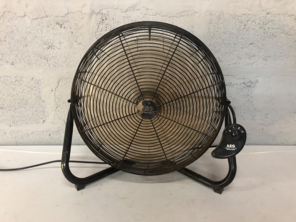 AEG (Electrolux) metal floor/table fan — working, heavy-duty with visible surface rust