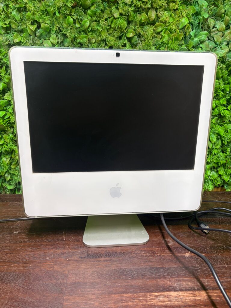 Apple iMac (white polycarbonate) all‑in‑one — stand + visible power cable — Untested