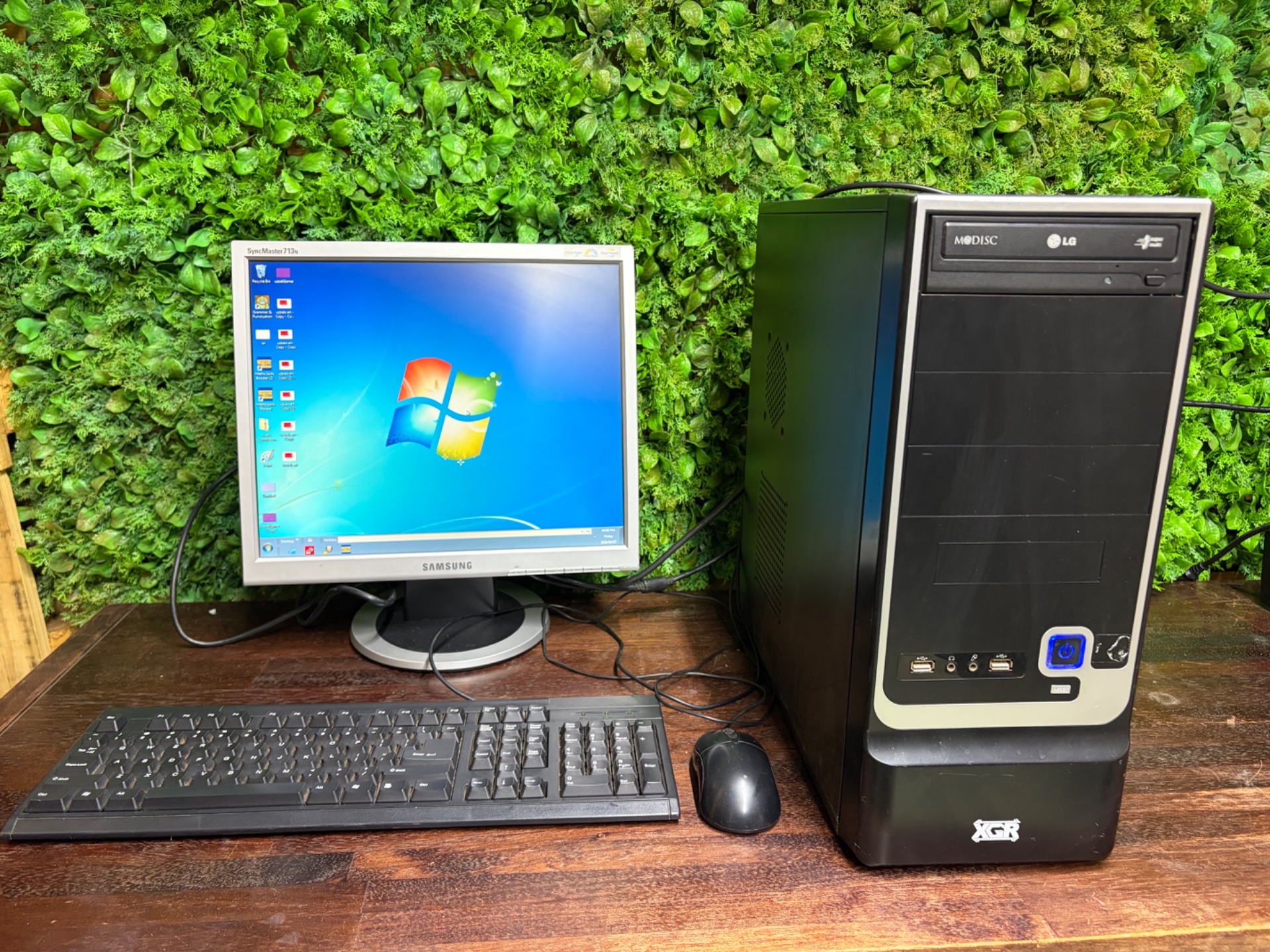 Complete Desktop PC System – Tower + Samsung SyncMaster 713n Monitor, Keyboard, Mouse (Powers On)