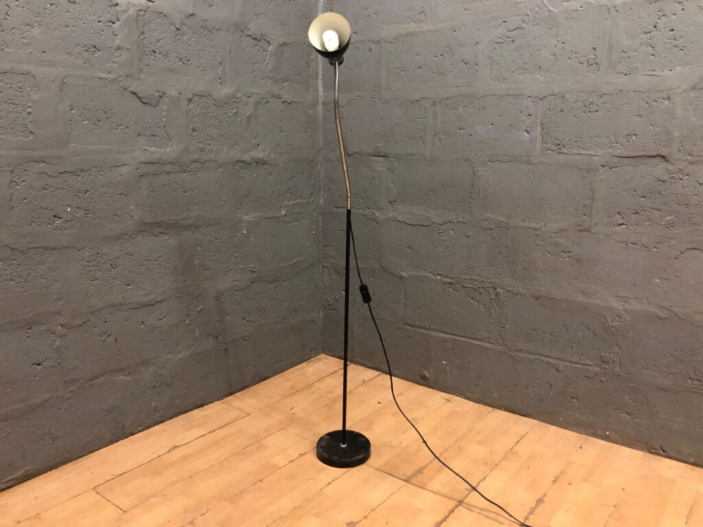 Black gooseneck floor reading lamp — tested, bulb included, 143 cm tall